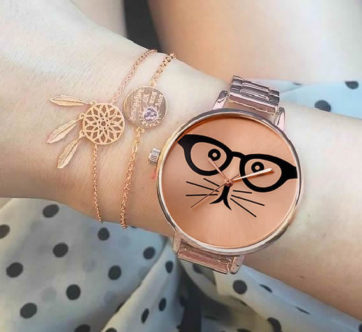 Reloj rosado extensible de metal con cara de gato y lentes R1830
